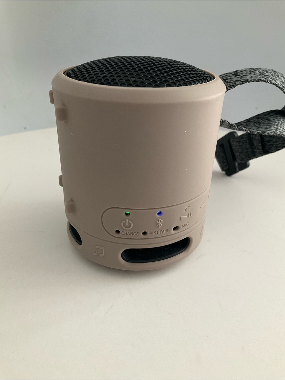Sony Black Portable Bluetooth Speaker w/ Taupe Silicone Cover Case and cable - Picture 7 of 9
